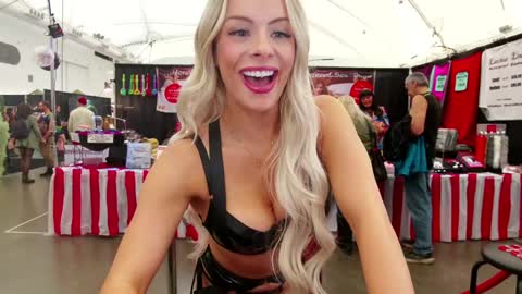 Snapshot of oliviaowens chatting on 1, 2, 2025 Olivia Owens online show from 1, 2, 2025