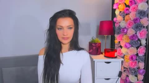 OliviaWomen online show from 11, 11, 2025