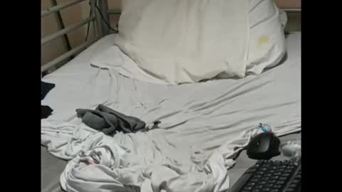 Snapshot of olivier_21 chatting on 5, 1, 2026 olivier_21 online show from 5, 1, 2026