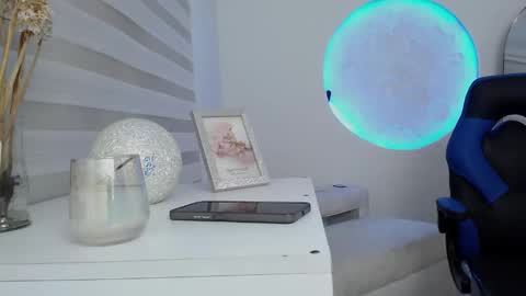 oliviia_cute online show from 23, 10, 2025