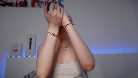 Angelina Lina online show from 1, 2, 2025