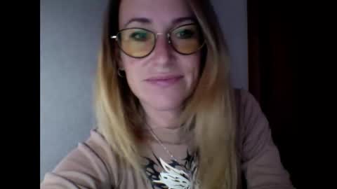 Snapshot of olyra11 chatting on 6, 10, 2025 olyra11 online show from 6, 10, 2025