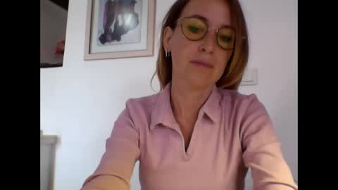 Snapshot of olyra11 chatting on 14, 10, 2025 olyra11 online show from 14, 10, 2025