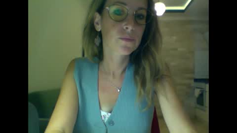 Snapshot of olyra11 chatting on 23, 10, 2025 olyra11 online show from 23, 10, 2025
