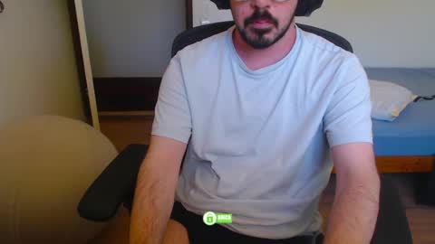 Snapshot of omisoluckyguy chatting on 17, 6, 2026 lucky guy online show from 17, 6, 2026