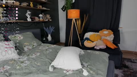 Snapshot of one_1ove chatting on 7, 3, 2025 Ana online show from 7, 3, 2025
