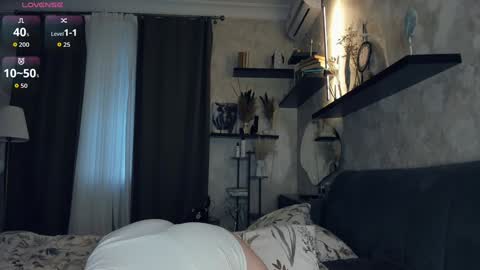 Snapshot of one_1ove chatting on 28, 11, 2025 Ana online show from 28, 11, 2025