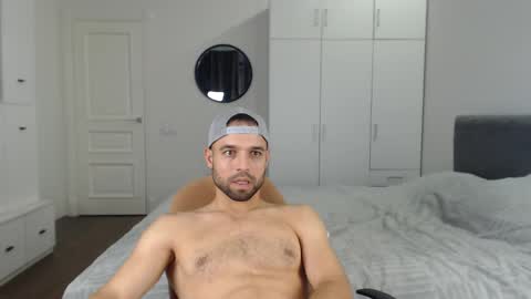 onebestlover online show from 17, 9, 2025