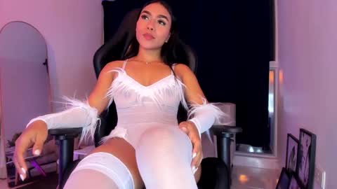 Snapshot of only_pammela chatting on 4, 11, 2025 misssaray official online show from 4, 11, 2025