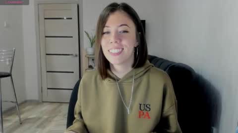 Snapshot of oops_britney chatting on 24, 10, 2025 Britney online show from 24, 10, 2025