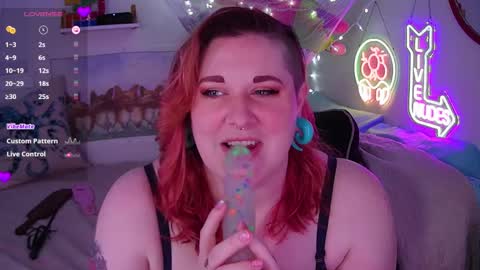 Snapshot of opalreigning chatting on 6, 2, 2025 Opal online show from 6, 2, 2025