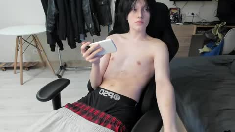 Bella and John online show from 29, 3, 2026