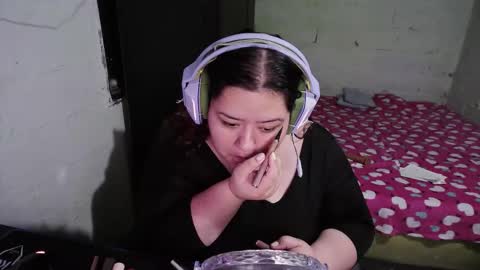 Snapshot of oppaichanuwu chatting on 2, 12, 2025 oppaichanuwu online show from 2, 12, 2025