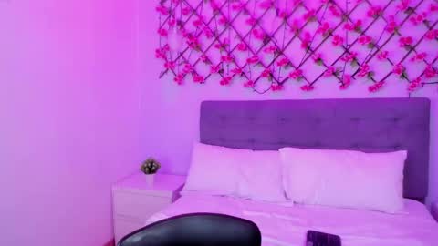 Miss Guzman  online show from 5, 3, 2025