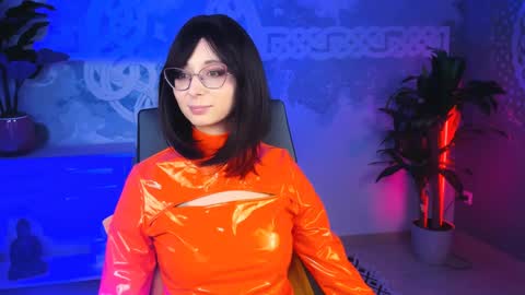 Orianna -  Hi Im into geek culture cosplay crafting LARP games. Shall we play DnD online show from 2, 2, 2025