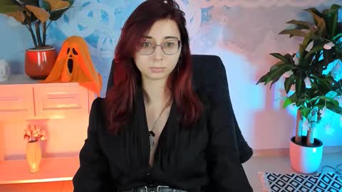 Orianna -  Hi Im into geek culture cosplay crafting LARP games. Shall we play DnD online show from 30, 10, 2025