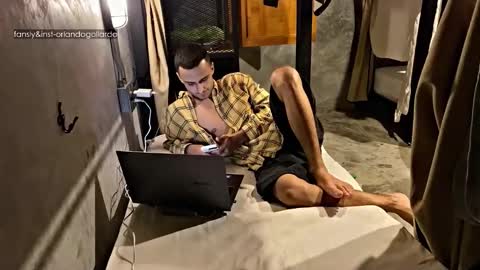 Snapshot of orlando__bloom chatting on 4, 11, 2025 Fansly and Instagram - online show from 4, 11, 2025