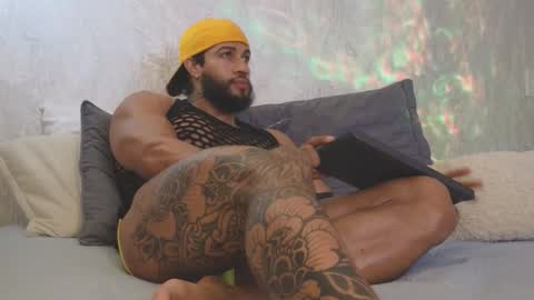 Snapshot of osher_cox chatting on 18, 12, 2025 osher_cox online show from 18, 12, 2025