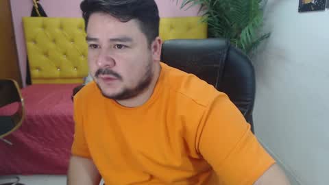 Snapshot of oso_gael chatting on 8, 2, 2025 Bear Gael online show from 8, 2, 2025