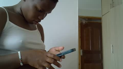 osoprettyebony online show from 23, 9, 2025