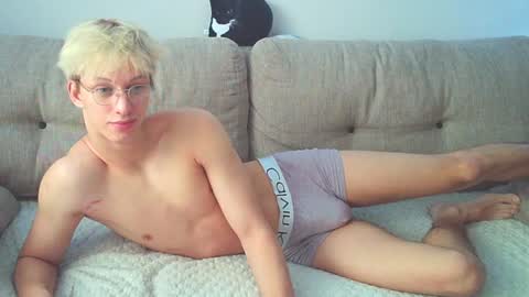 Snapshot of ostin_meoww chatting on 4, 12, 2024 Ostin online show from 4, 12, 2024