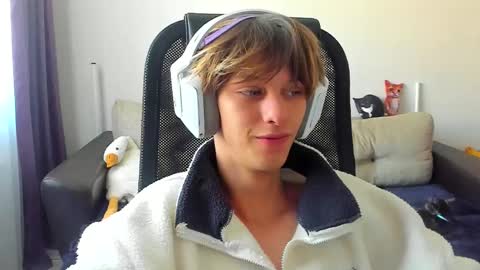 Snapshot of ostin_meoww chatting on 11, 9, 2025 Ostin online show from 11, 9, 2025