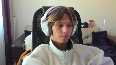 Snapshot of ostin_meoww chatting on 15, 9, 2025 Ostin online show from 15, 9, 2025