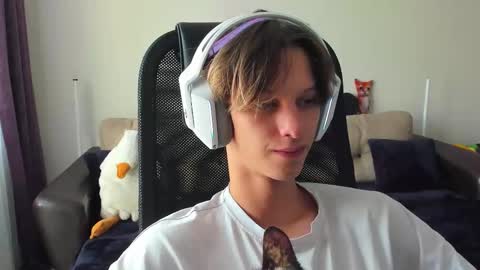 Snapshot of ostin_meoww chatting on 18, 9, 2025 Ostin online show from 18, 9, 2025