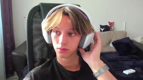 Snapshot of ostin_meoww chatting on 27, 9, 2025 Ostin online show from 27, 9, 2025