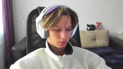 Snapshot of ostin_meoww chatting on 6, 10, 2025 Ostin online show from 6, 10, 2025