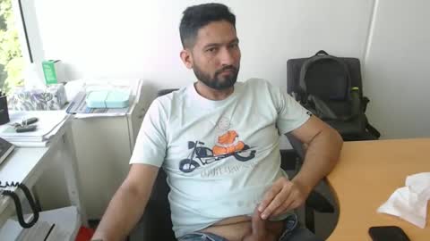 Snapshot of outdoornakedguy11_007 chatting on 5, 12, 2024 outdoornakedguy11_007 online show from 5, 12, 2024