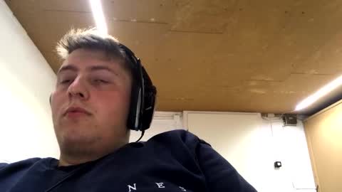 outflayd online show from 30, 10, 2025