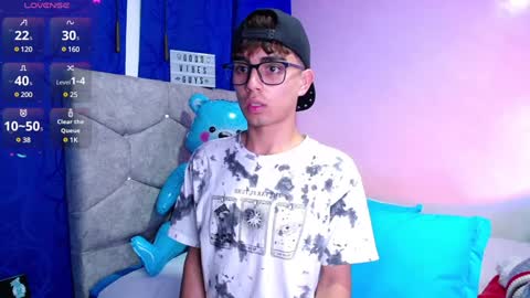 Owen  Independent model  online show from 31, 12, 2024