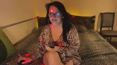 Snapshot of oxixlove chatting on 4, 8, 2026 OxiXLove online show from 4, 8, 2026