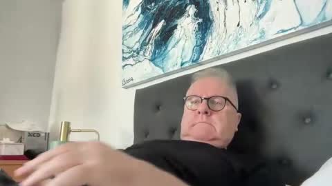Snapshot of ozhairybearxxxx chatting on 15, 4, 2026 ozhairybearxxxx online show from 15, 4, 2026