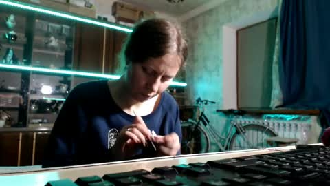 Ella online show from 19, 4, 2026