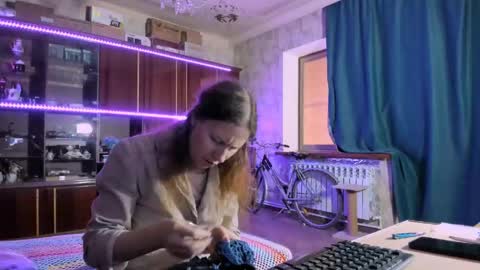 Ella online show from 25, 5, 2026