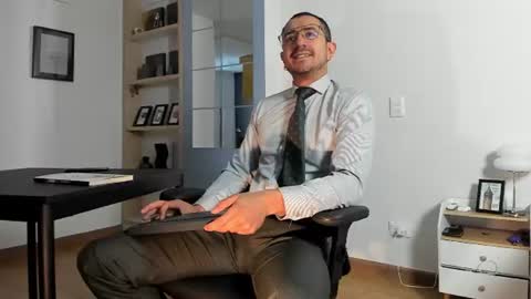 Snapshot of pablo_rincon95 chatting on 2, 7, 2026 pablo rincon95 online show from 2, 7, 2026