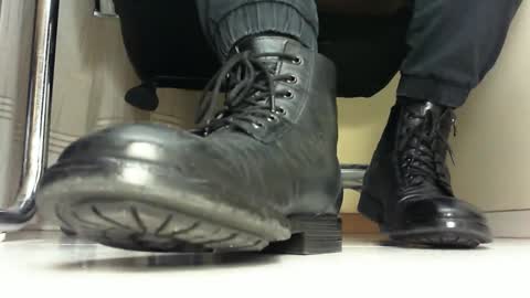 Snapshot of pablomenesssl chatting on 5, 2, 2025 Pablo Meness online show from 5, 2, 2025