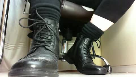 Snapshot of pablomenesssl chatting on 4, 3, 2025 Pablo Meness online show from 4, 3, 2025