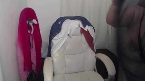 paiperhalliwey online show from 11, 1, 2025