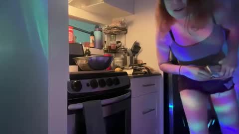 Leeloo online show from 4, 10, 2025