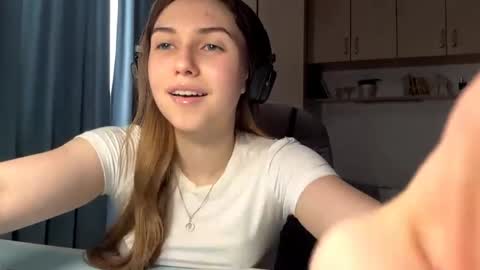 Lia online show from 8, 6, 2026