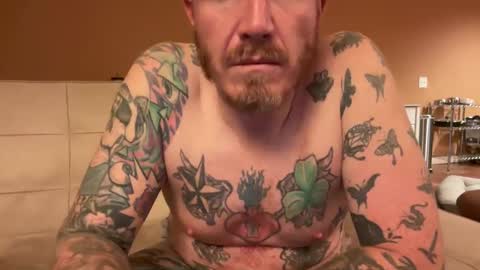 Snapshot of pantone032c chatting on 28, 12, 2024 Red online show from 28, 12, 2024