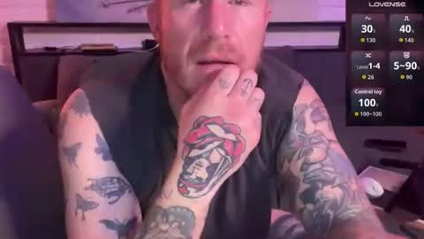 Snapshot of pantone032c chatting on 17, 12, 2025 Red online show from 17, 12, 2025