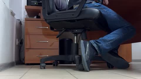 Snapshot of pantyhoselover8den chatting on 28, 10, 2025 Pantyhose Lover online show from 28, 10, 2025