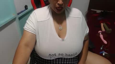 Snapshot of pareja_explosivasexx chatting on 1, 12, 2025 Luna online show from 1, 12, 2025