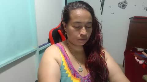 Snapshot of pareja_explosivasexx chatting on 5, 12, 2025 Luna online show from 5, 12, 2025