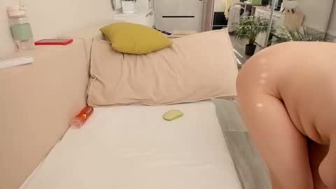 Snapshot of paris_hilt_on chatting on 19, 10, 2025 Sasha online show from 19, 10, 2025