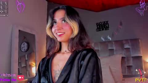 Snapshot of parisfox_ chatting on 11, 2, 2025 PARIS online show from 11, 2, 2025
